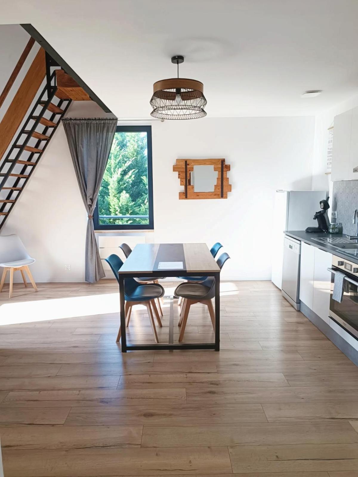 Appartement Duplex Dans Une Ancienne Usine Beaupréau-en-Mauges Exteriér fotografie